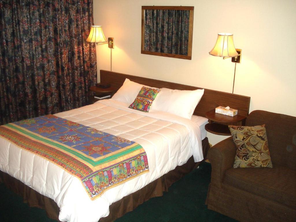 Motel Tyrol Radium Hot Springs Exterior photo